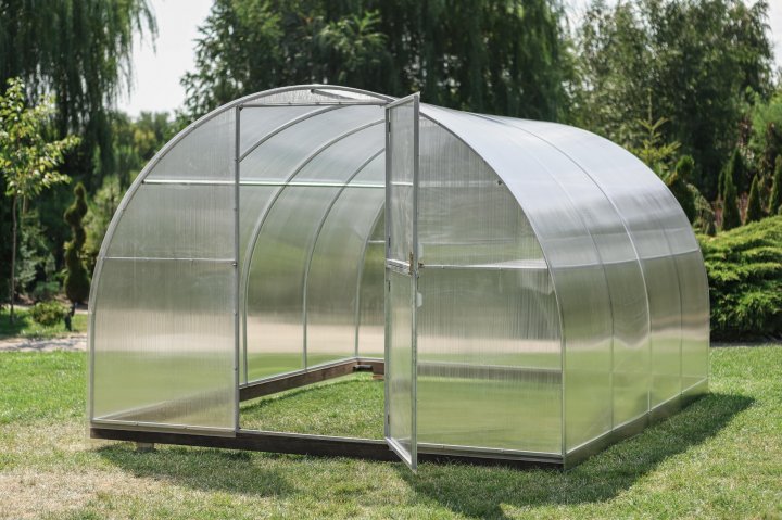 conventional arched greenhouse