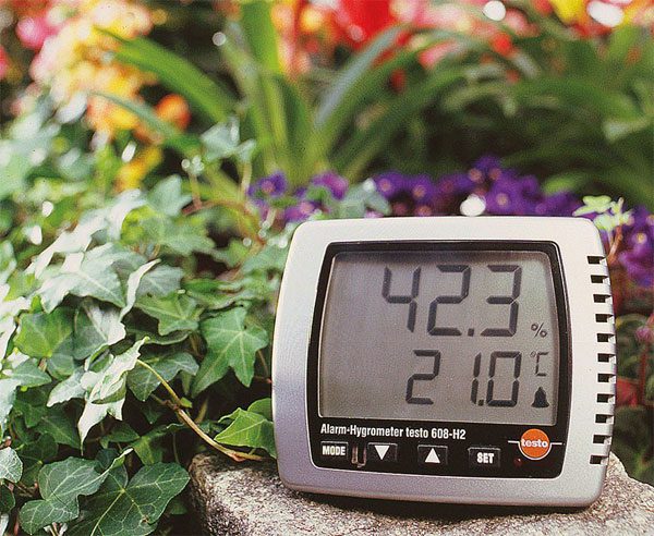 Thermohygrometer for greenhouse humidity measurement