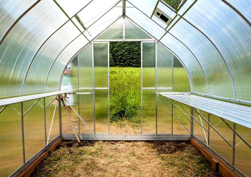 Features of teardrop-shaped greenhouses