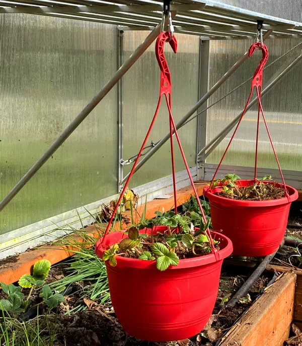using hanger clips with climapod shelving