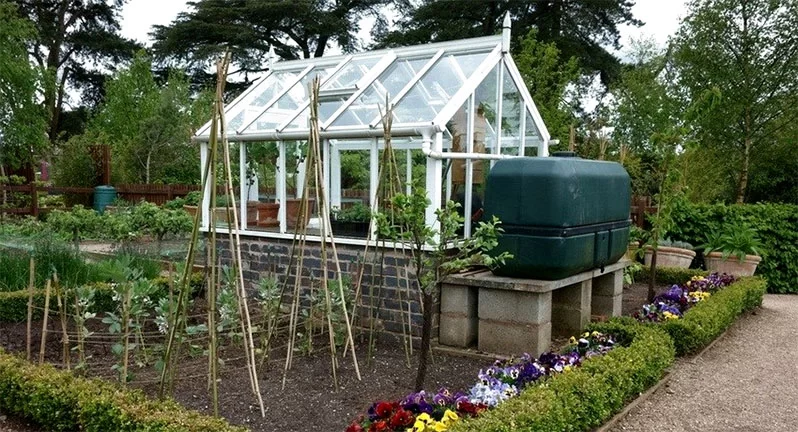 If you install a water tank of a sufficiently large volume, it can be used to water not only the greenhouse, but also other beds.